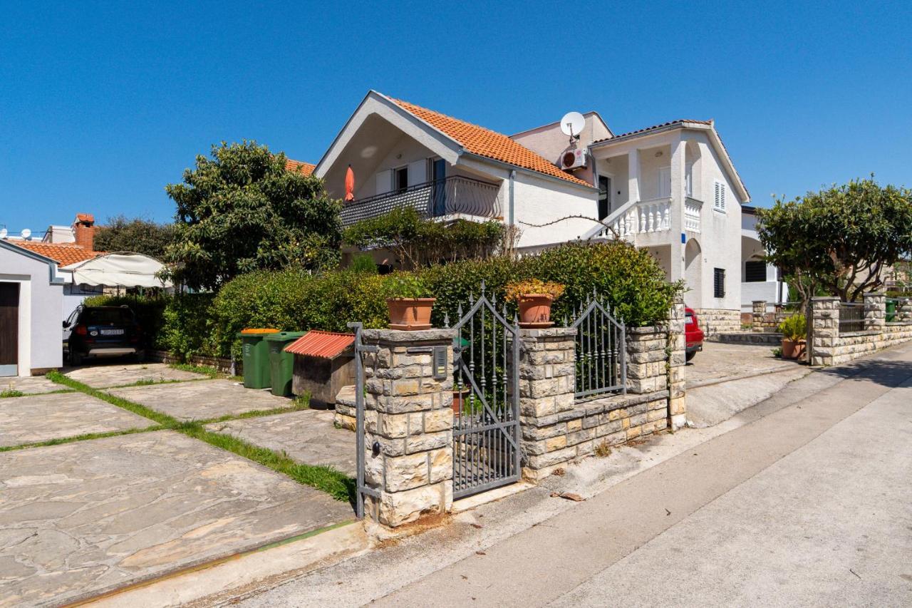 Apartment Nada Petrcane Exterior photo